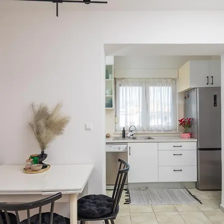 App - Private Parking & Terrace Apartman