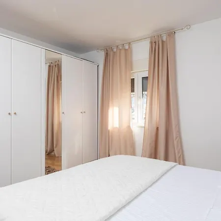 Apartman App - Private Parking & Terrace *